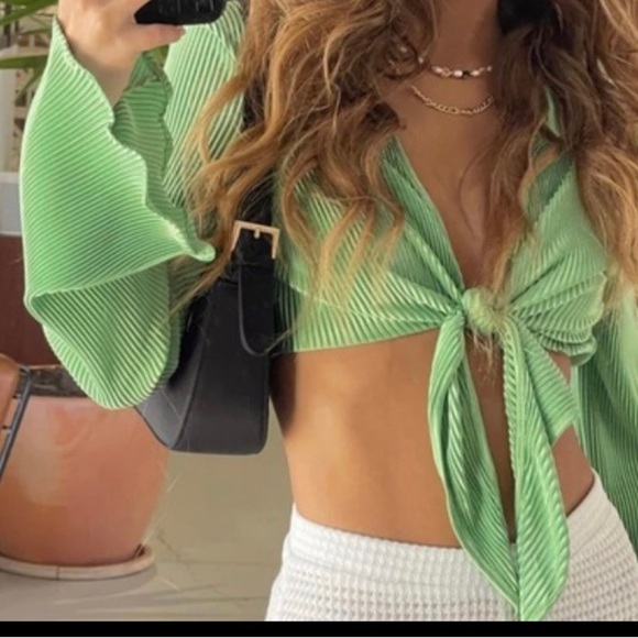 Princess Polly Green Ribbed tie-front halter top. Size 4 NWOT - Picture 1 of 9